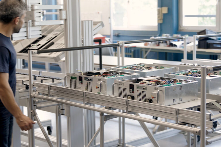 Nueva fuente de alimentación de CC variable que apoya la tecnología de pruebas eléctricas